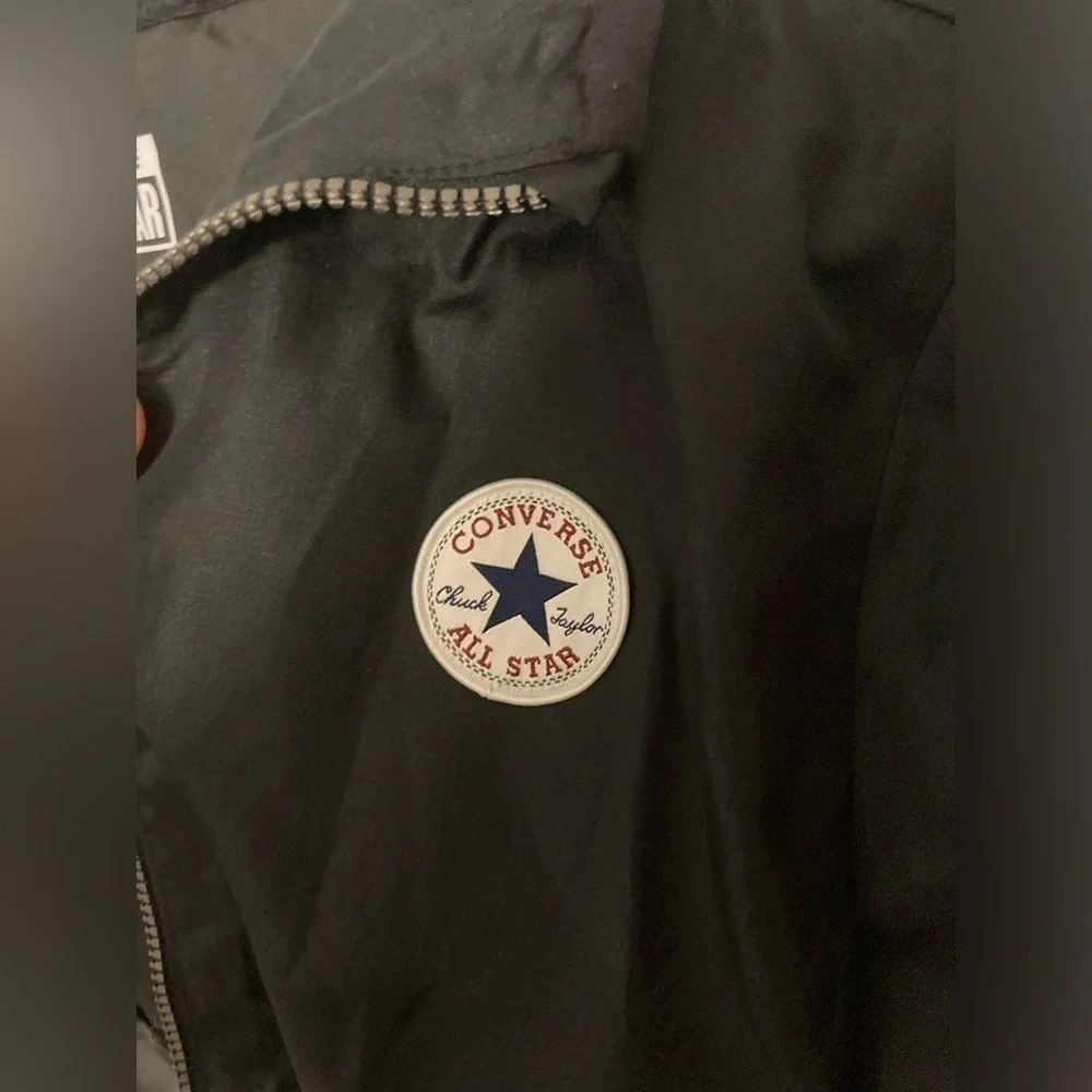 Converse hooded zip up jacket in size large. Excellent Condition. Black in color